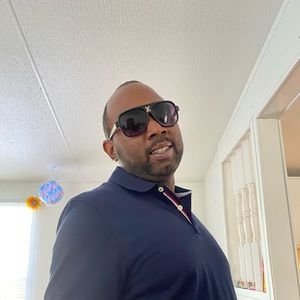 Meet your Posher, Emanuel